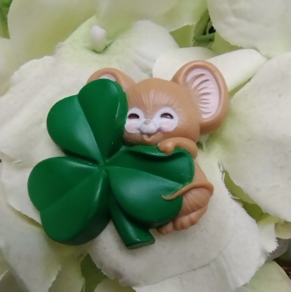 Vintage Hallmark Shamrock ☘️ Brooch Pin
